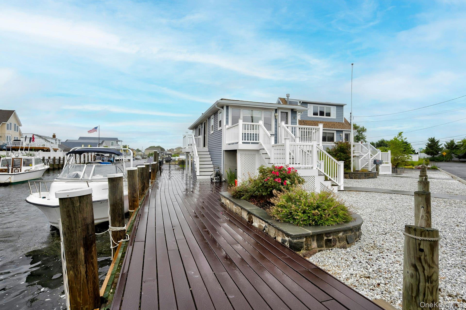 2 Bayview Avenue E, Lindenhurst, NY 11757