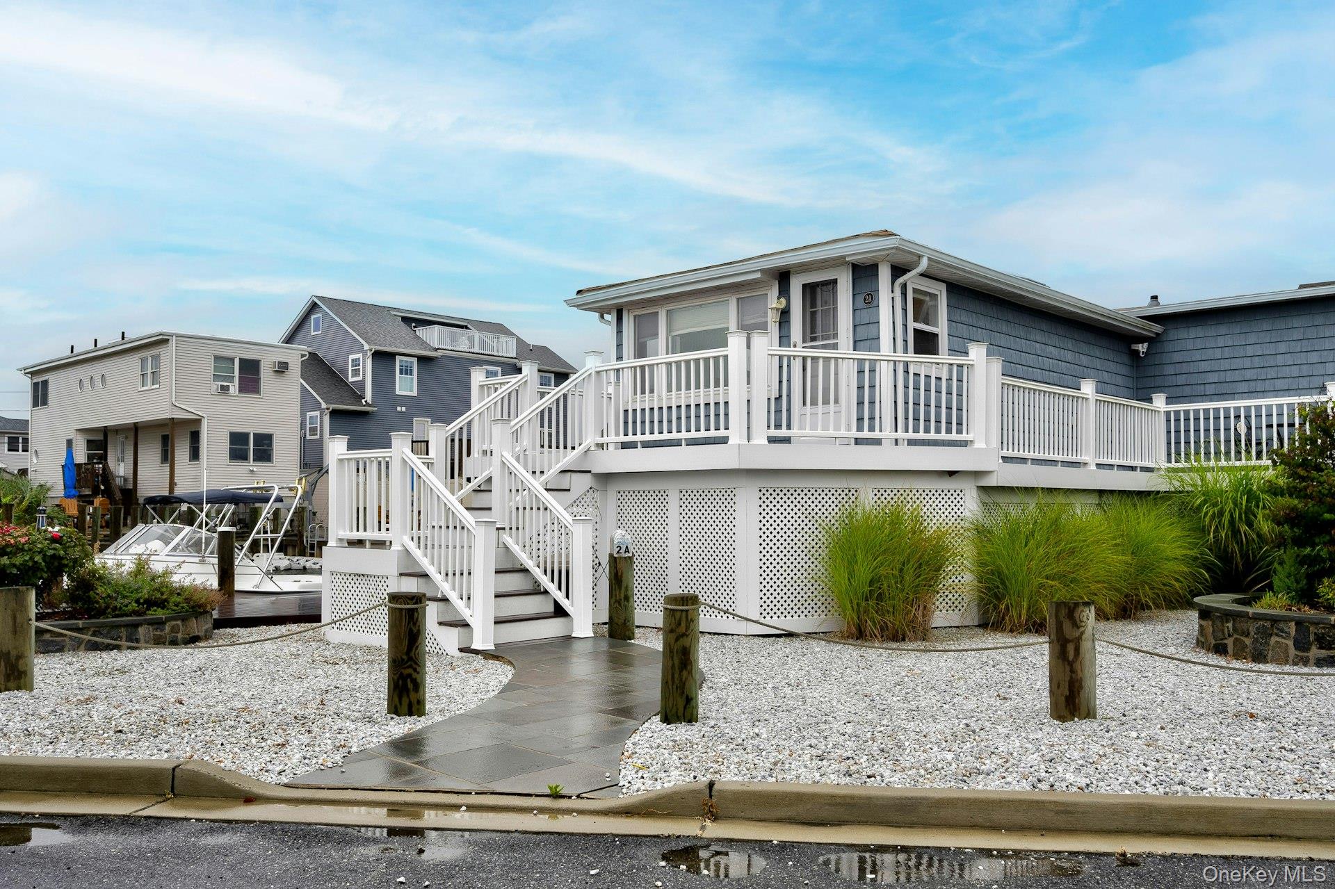 2 Bayview Avenue E, Lindenhurst, NY 11757