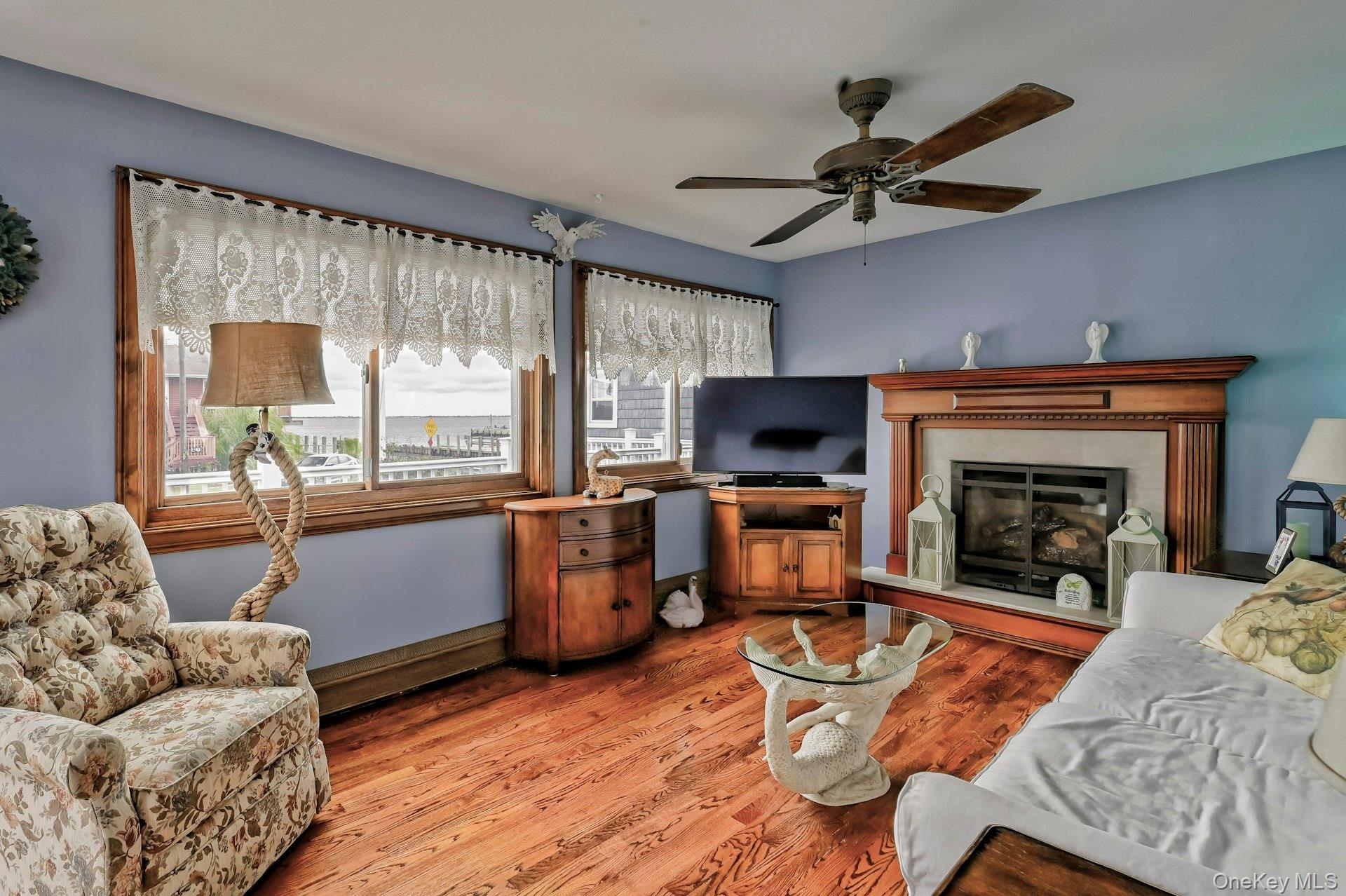 2 Bayview Avenue E, Lindenhurst, NY 11757