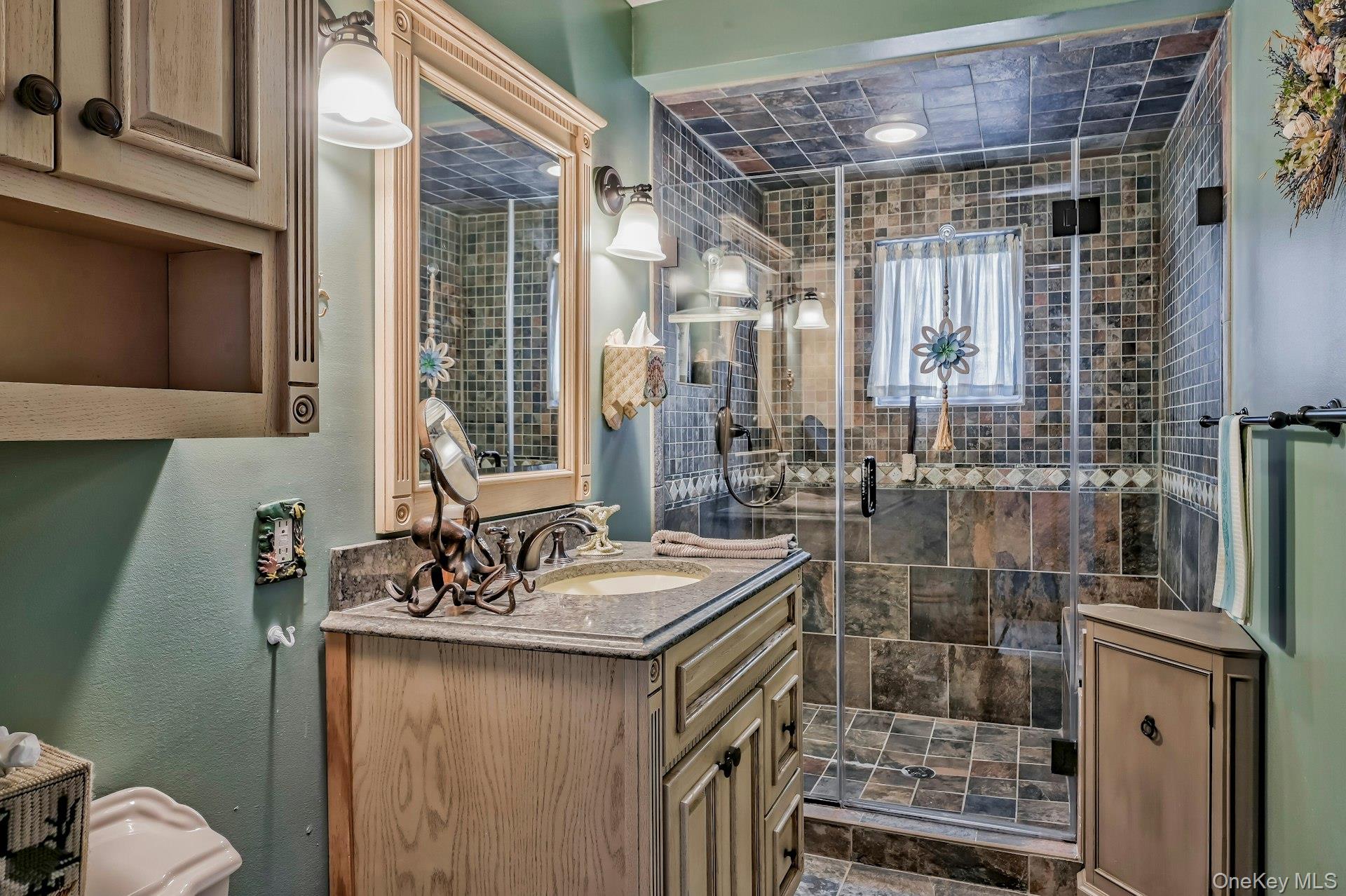 2 Bayview Avenue E, Lindenhurst, NY 11757