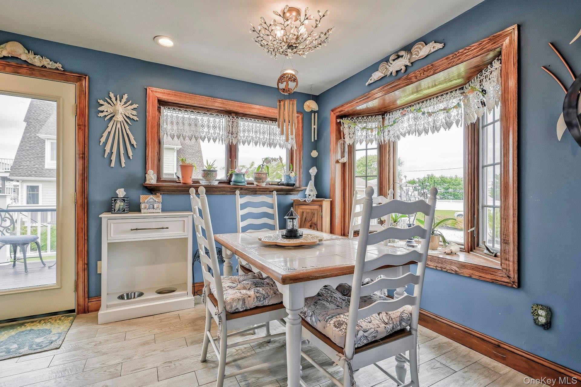 2 Bayview Avenue E, Lindenhurst, NY 11757