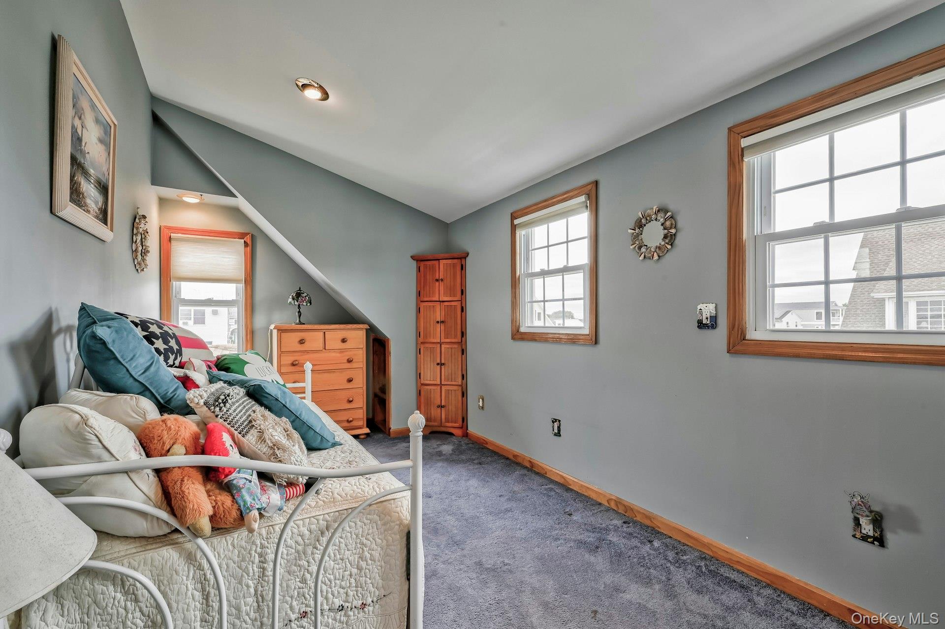 2 Bayview Avenue E, Lindenhurst, NY 11757