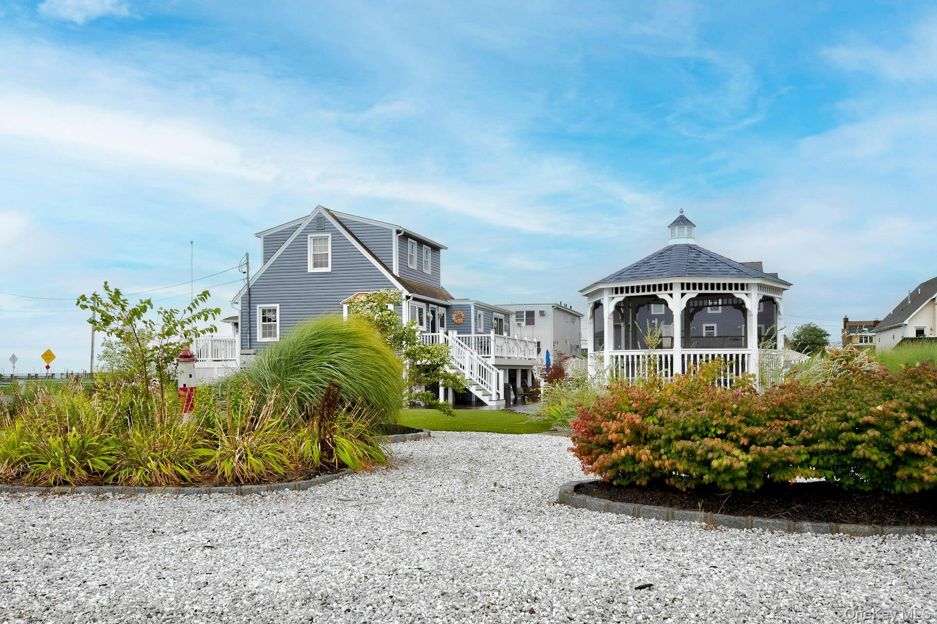 2 Bayview Avenue E, Lindenhurst, NY 11757