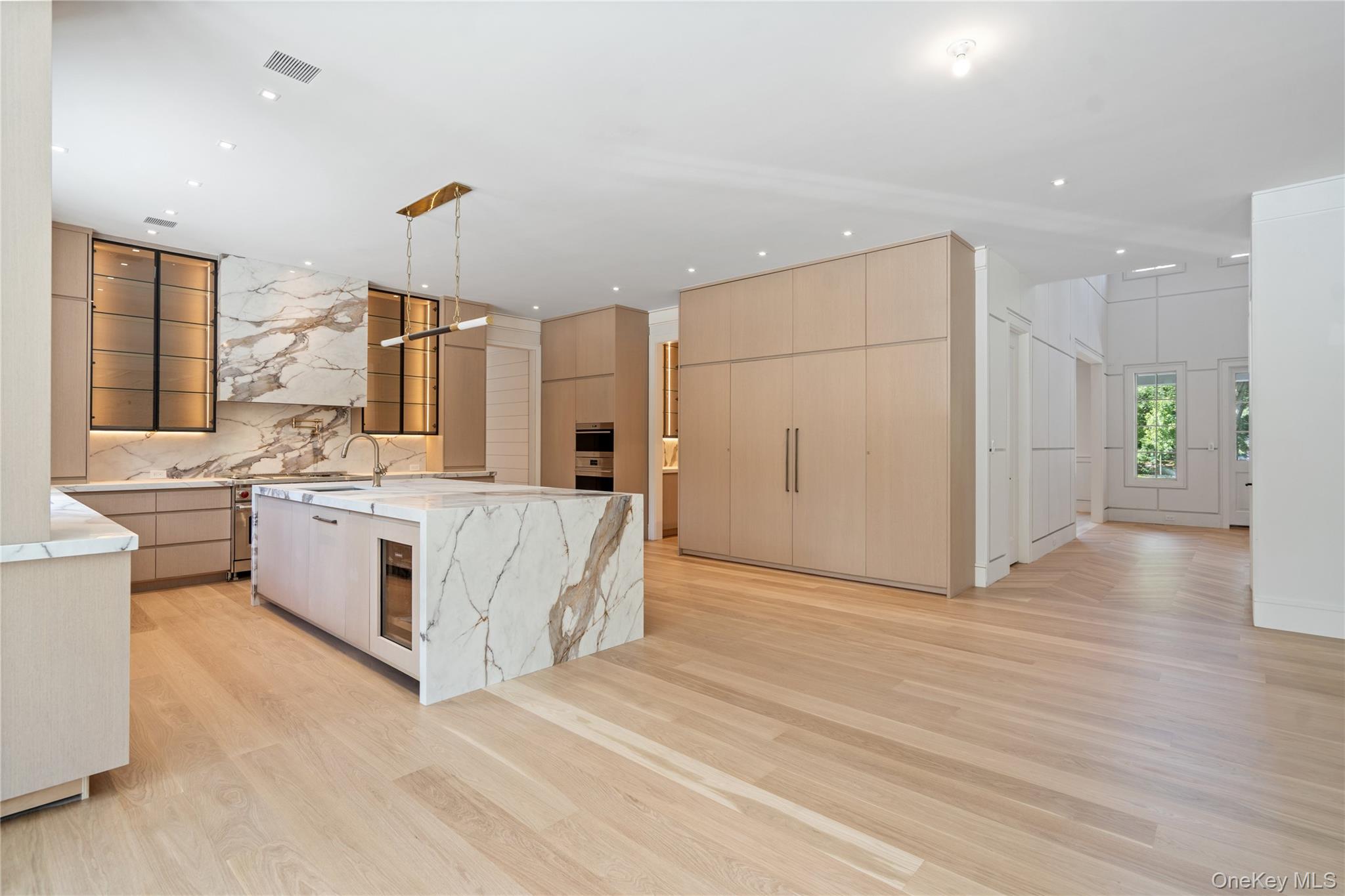 8 Dogwood Hill, Brookville, NY 11545