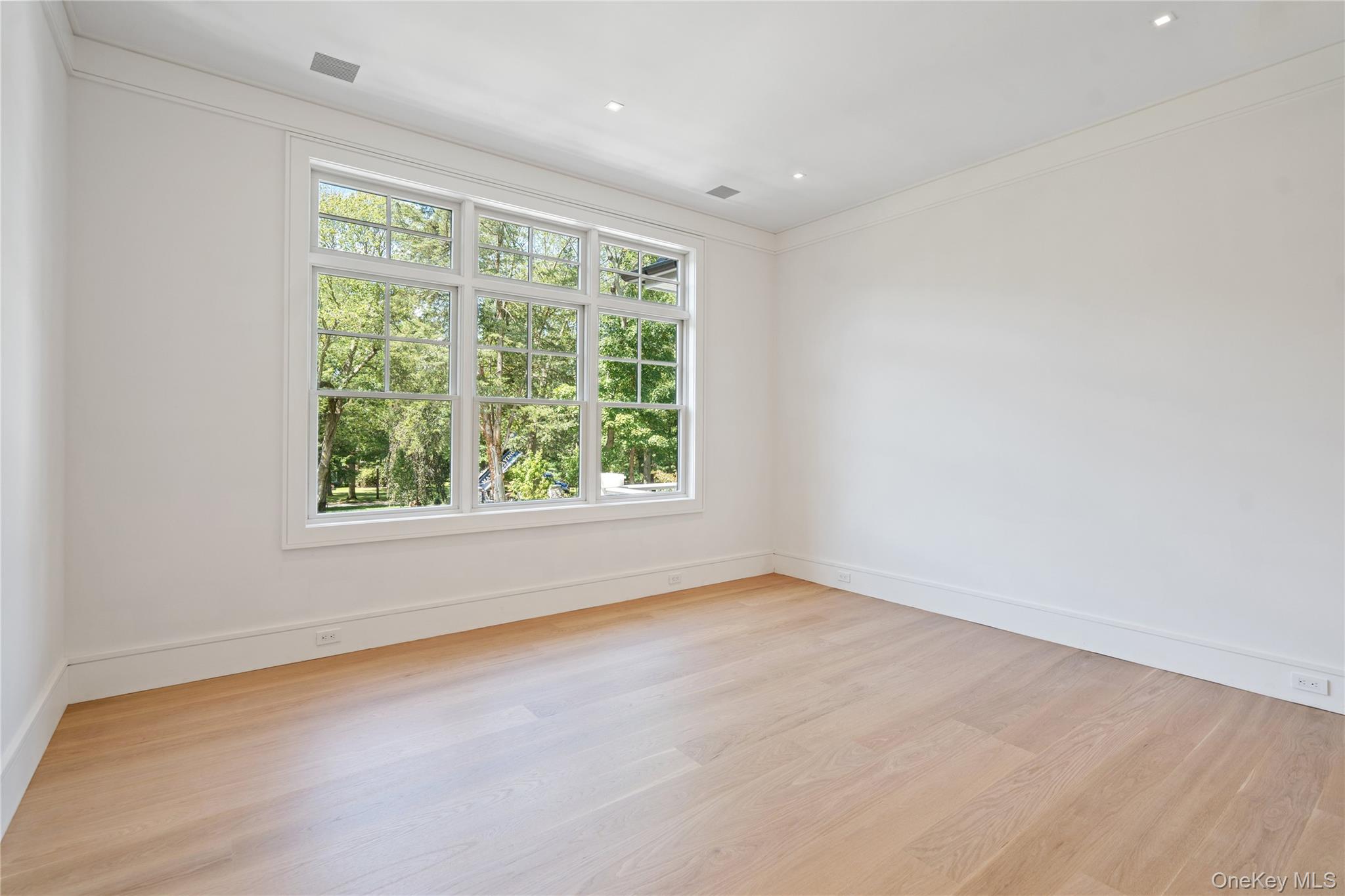 8 Dogwood Hill, Brookville, NY 11545