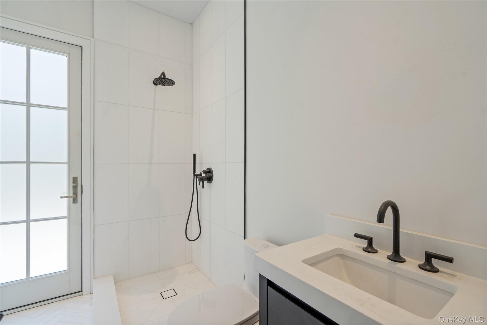 8 Dogwood Hill, Brookville, NY 11545