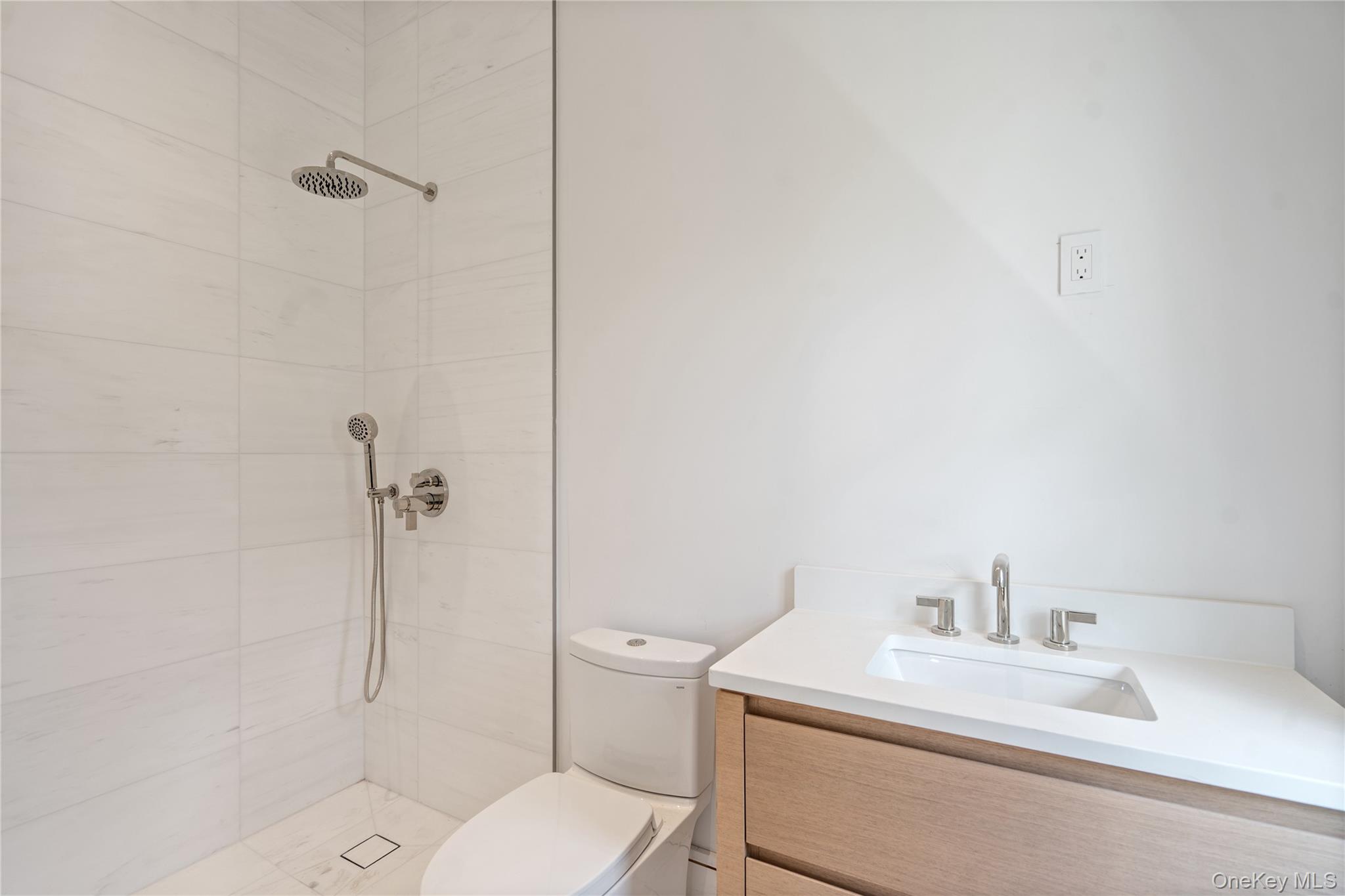 8 Dogwood Hill, Brookville, NY 11545