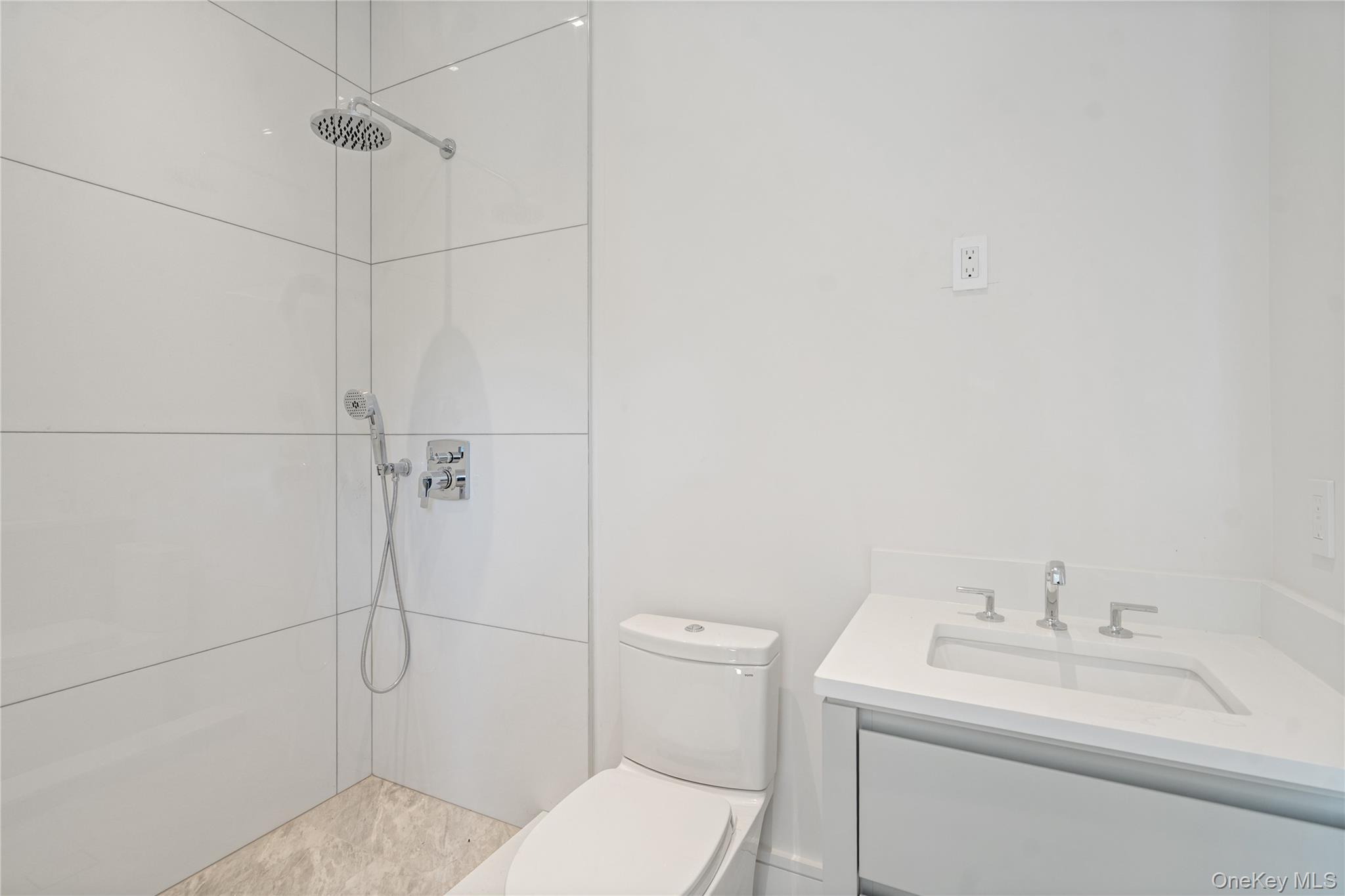 8 Dogwood Hill, Brookville, NY 11545