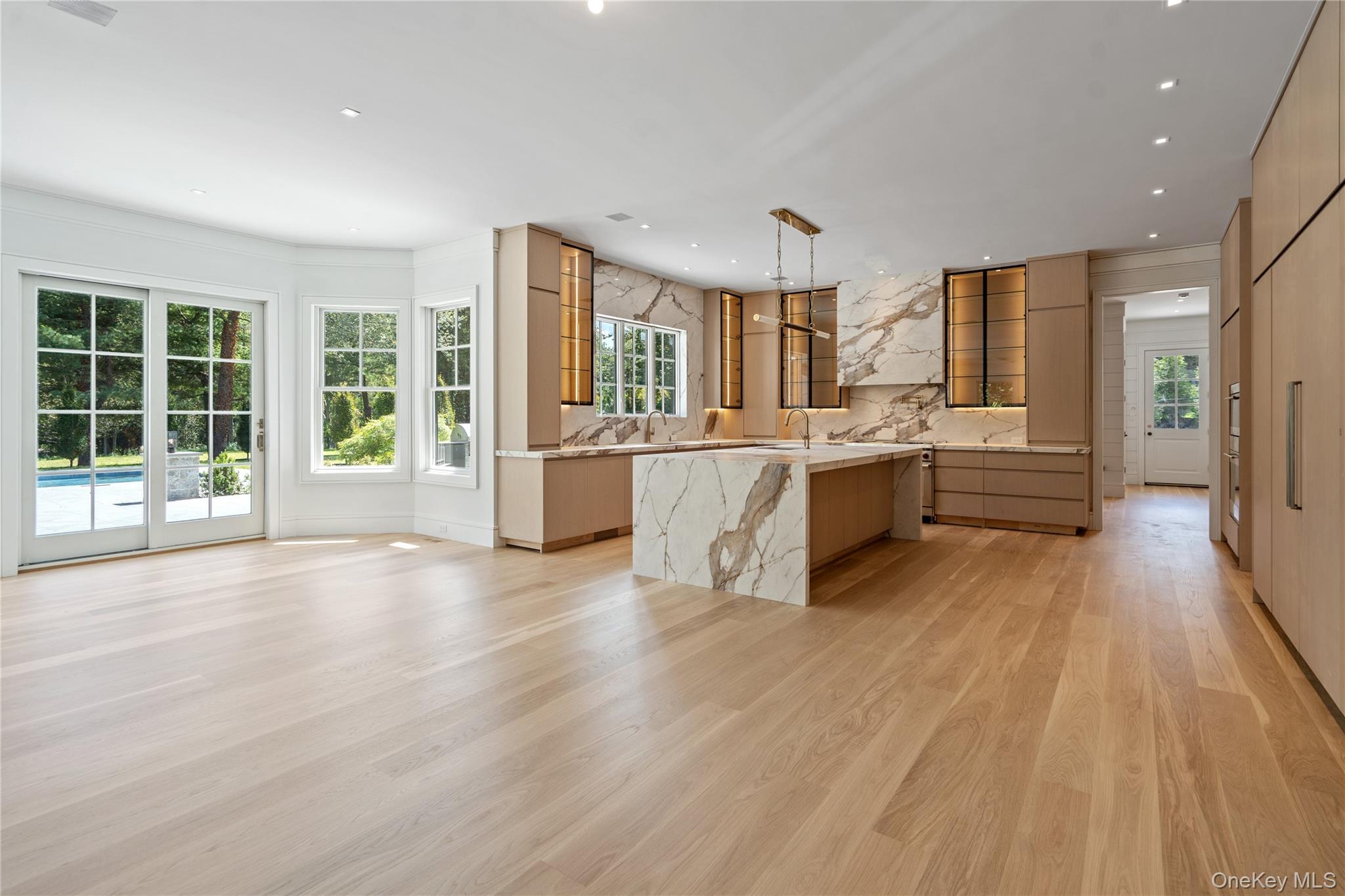 8 Dogwood Hill, Brookville, NY 11545