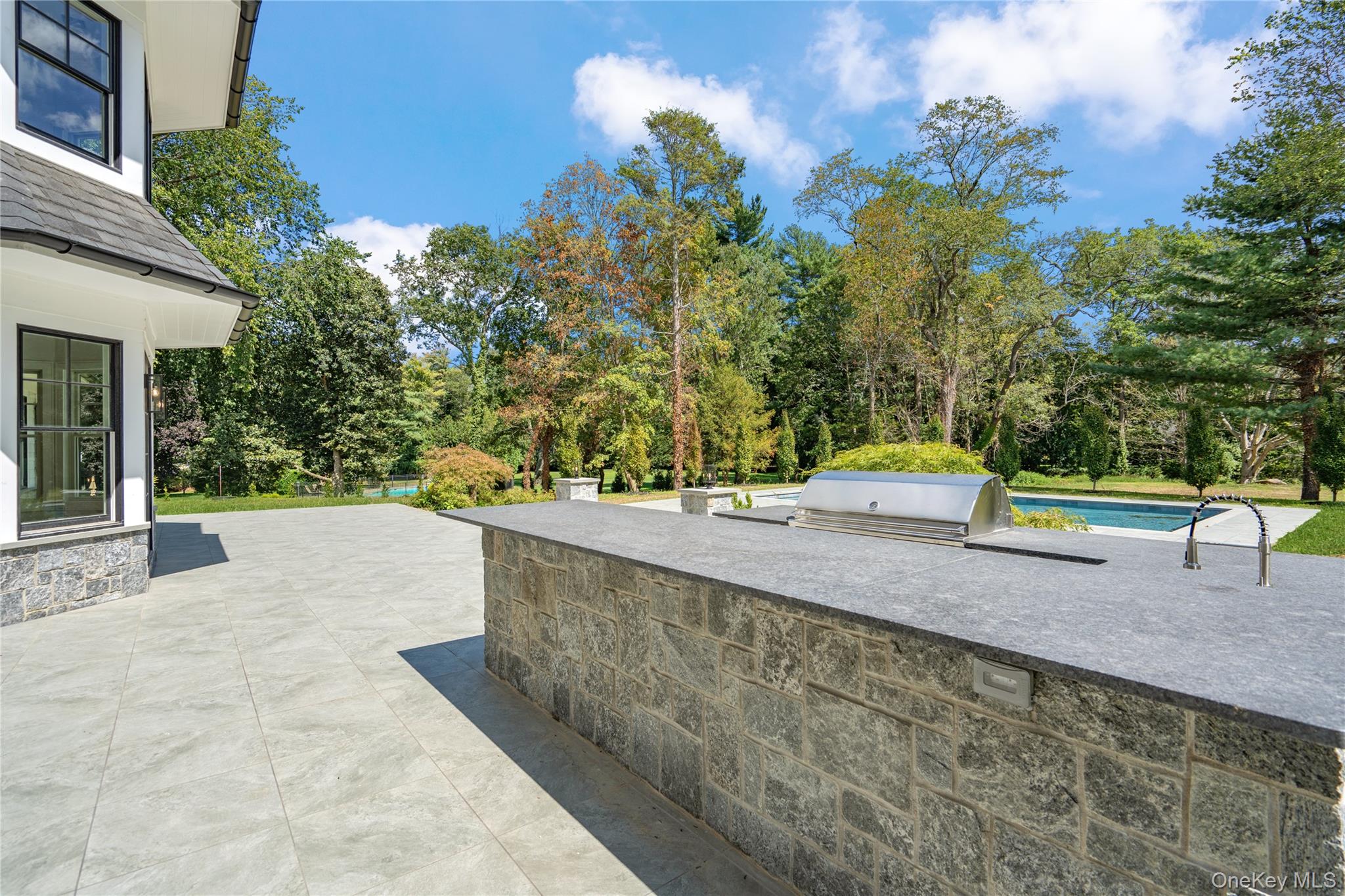 8 Dogwood Hill, Brookville, NY 11545