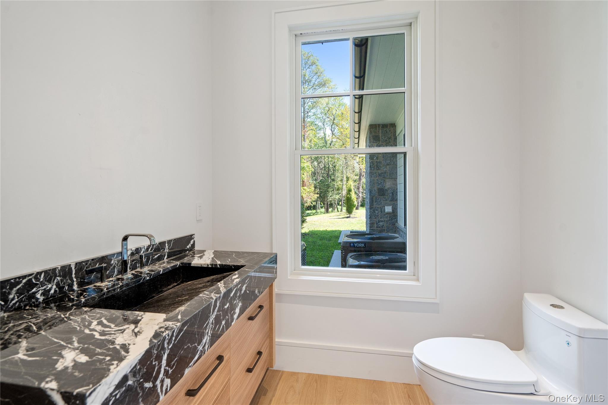 8 Dogwood Hill, Brookville, NY 11545