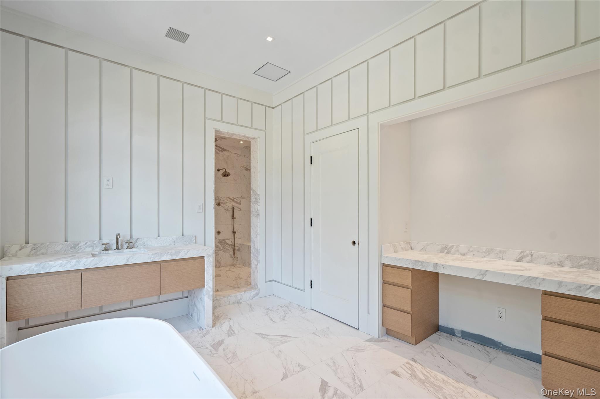 8 Dogwood Hill, Brookville, NY 11545