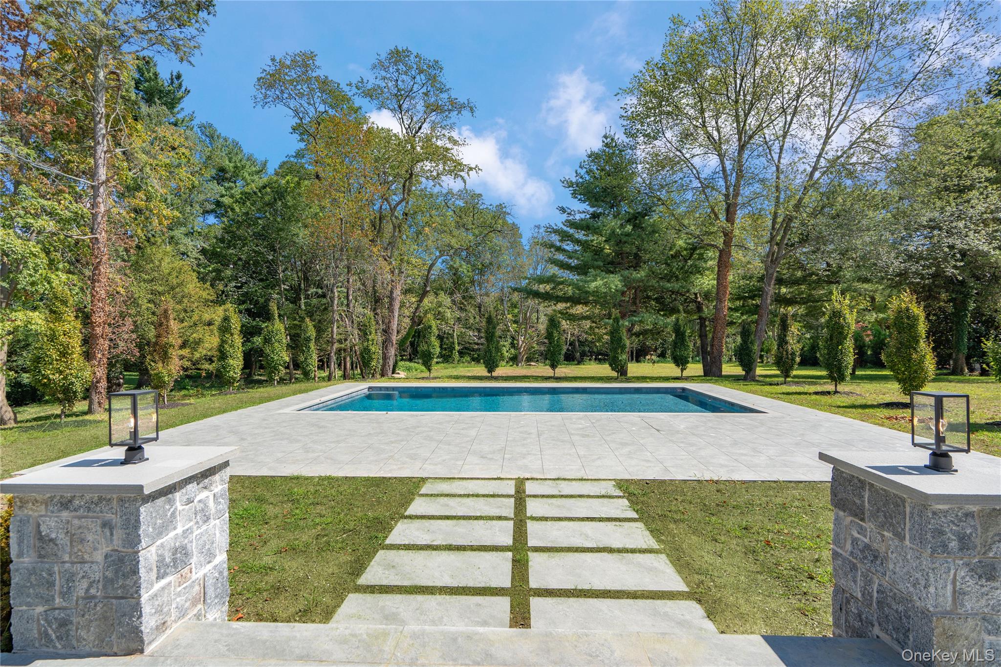 8 Dogwood Hill, Brookville, NY 11545