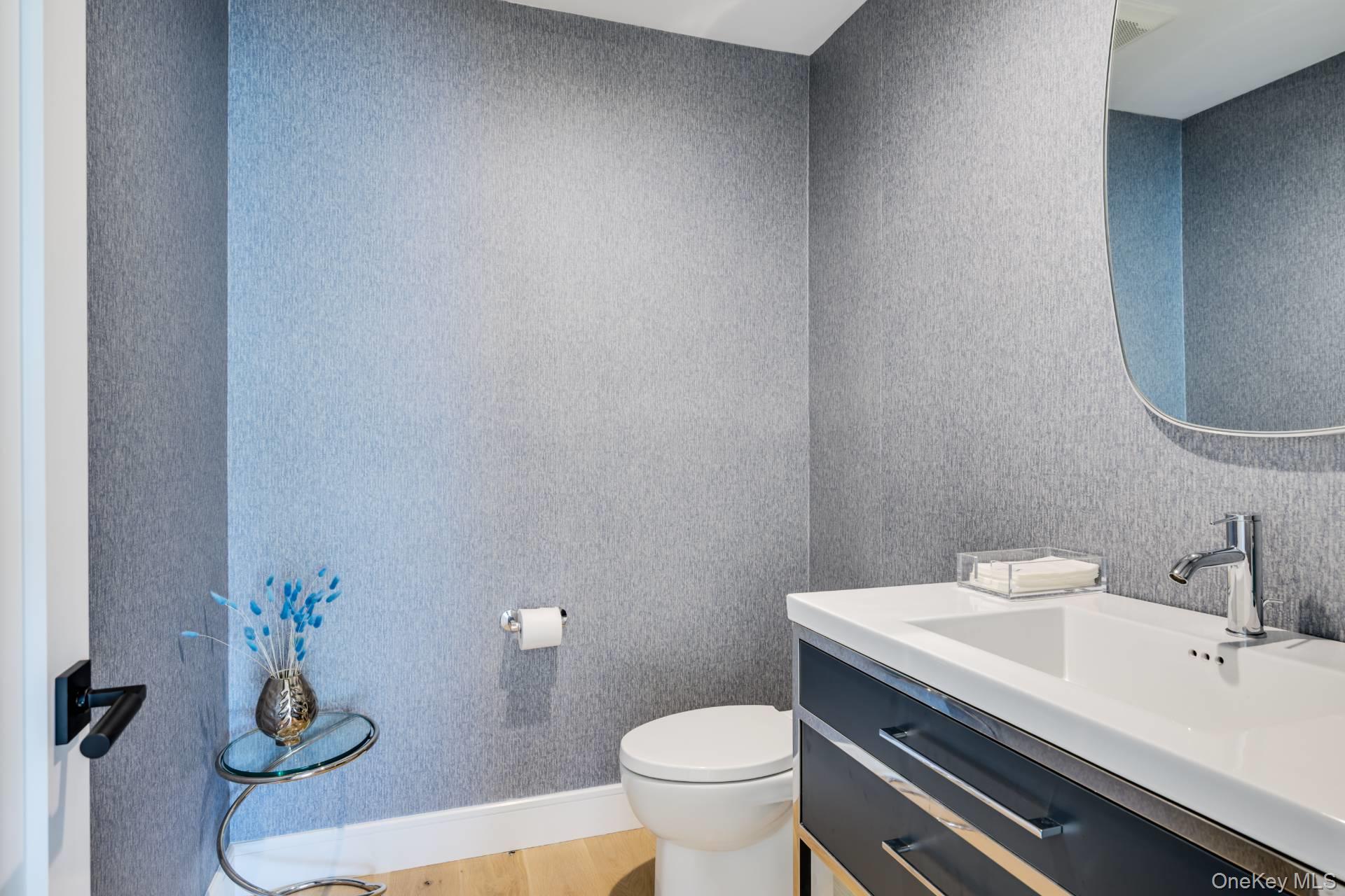 18 Lillian Lane, Southampton, NY 11968