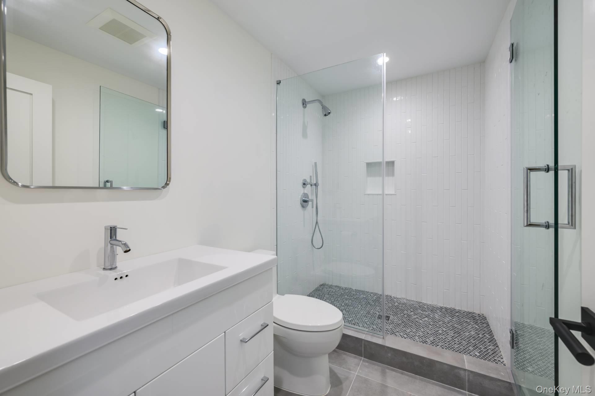 18 Lillian Lane, Southampton, NY 11968