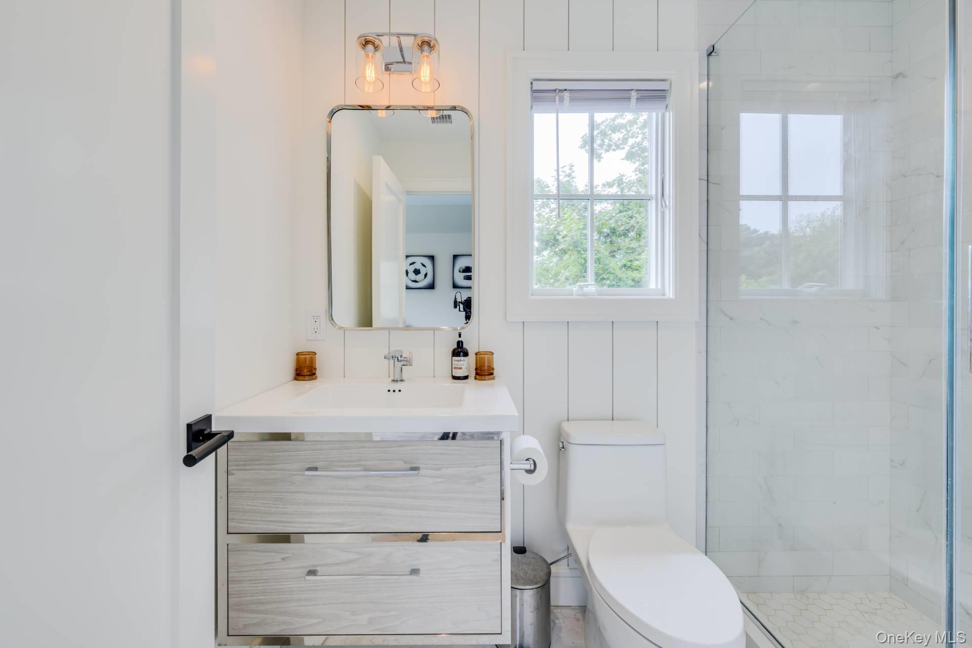 18 Lillian Lane, Southampton, NY 11968