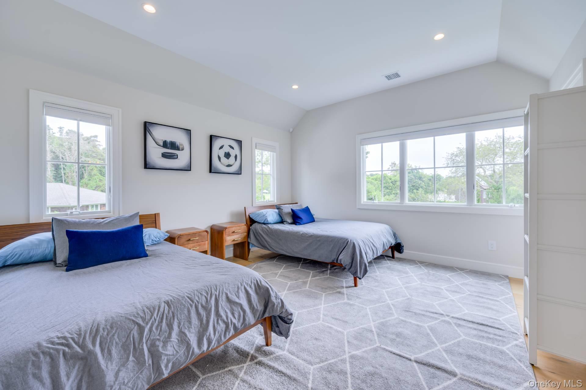 18 Lillian Lane, Southampton, NY 11968