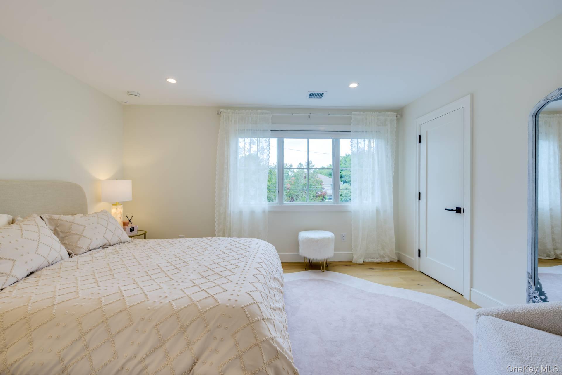 18 Lillian Lane, Southampton, NY 11968