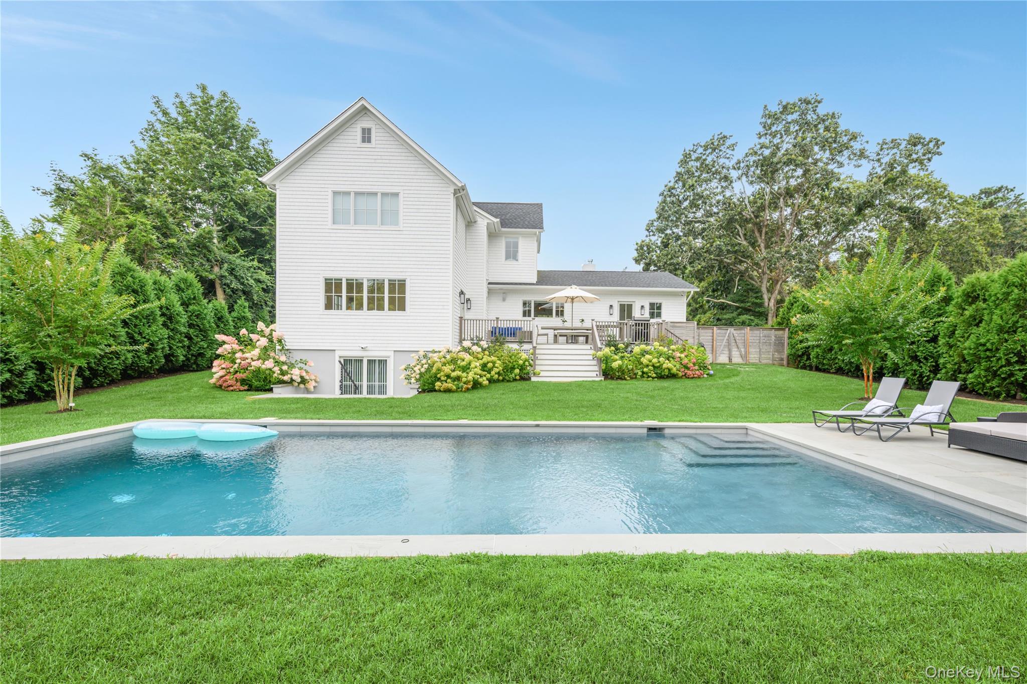 18 Lillian Lane, Southampton, NY 11968