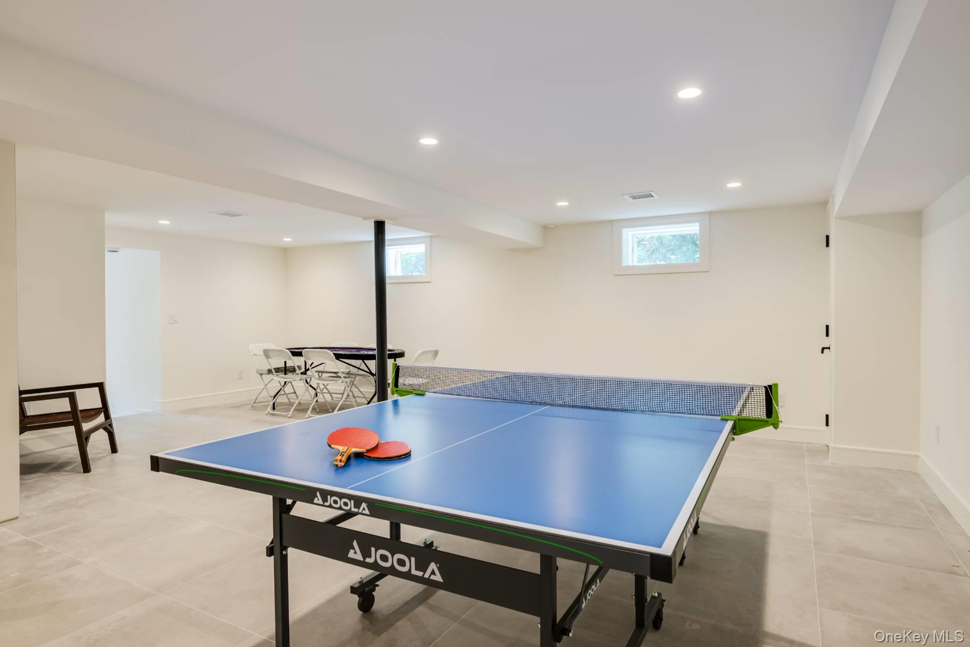 18 Lillian Lane, Southampton, NY 11968