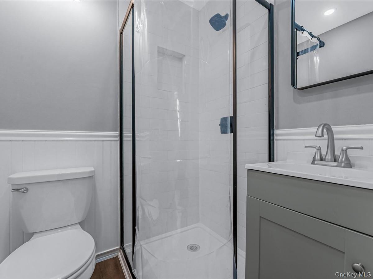 6 E Barclay Street, Hicksville, NY 11801