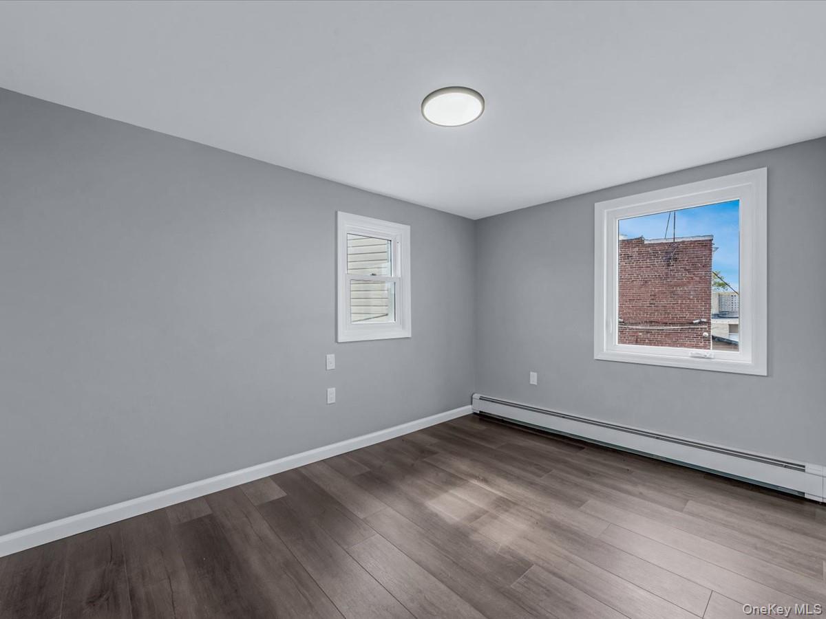 6 E Barclay Street, Hicksville, NY 11801