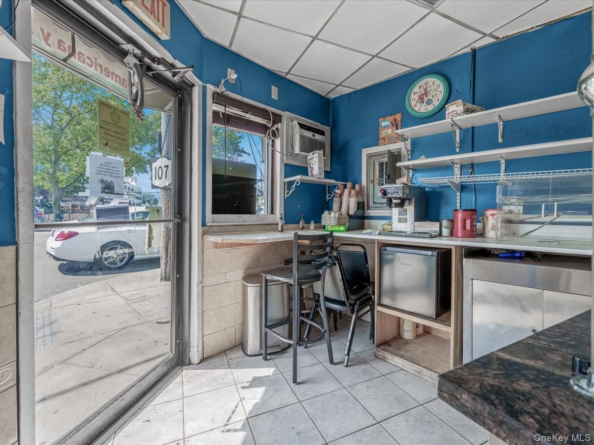 6 E Barclay Street, Hicksville, NY 11801