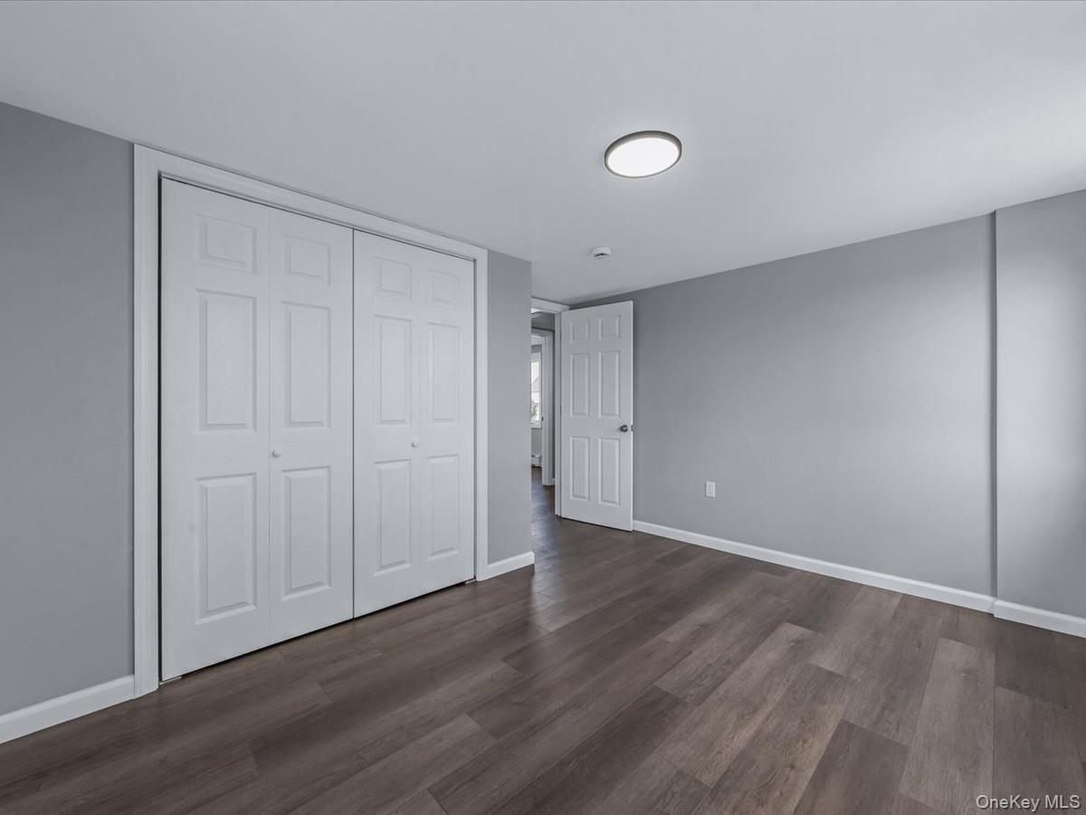 6 E Barclay Street, Hicksville, NY 11801