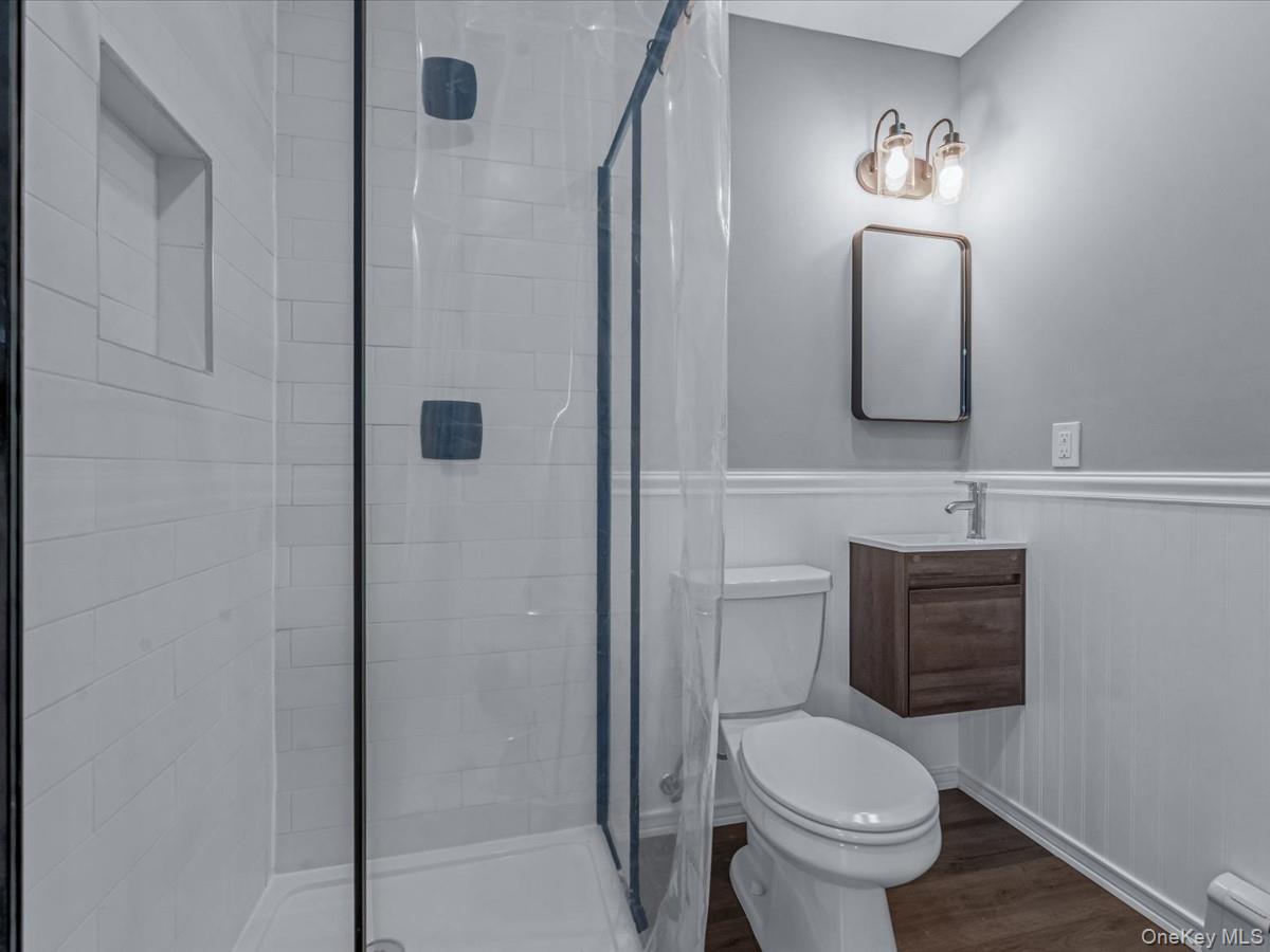 6 E Barclay Street, Hicksville, NY 11801