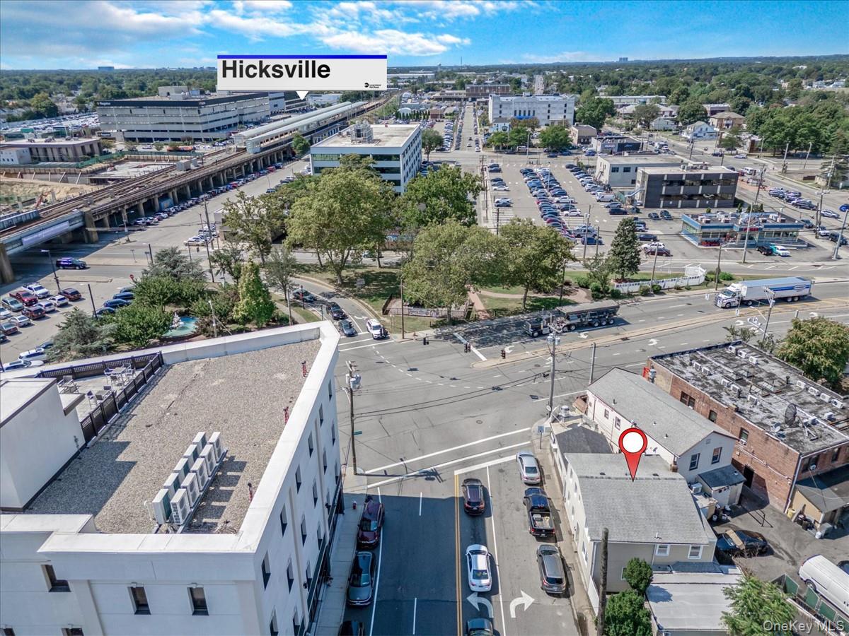 6 E Barclay Street, Hicksville, NY 11801