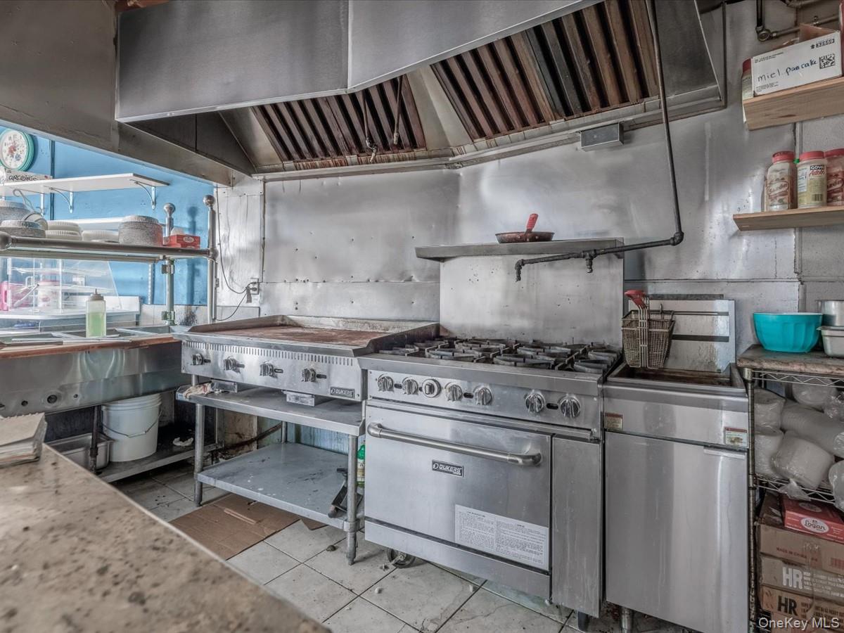 6 E Barclay Street, Hicksville, NY 11801