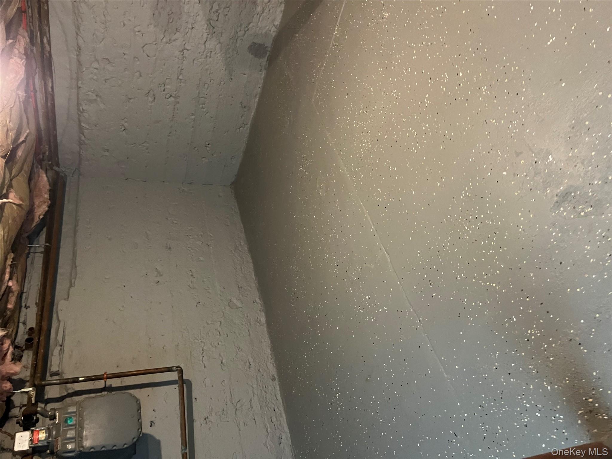 6 E Barclay Street, Hicksville, NY 11801