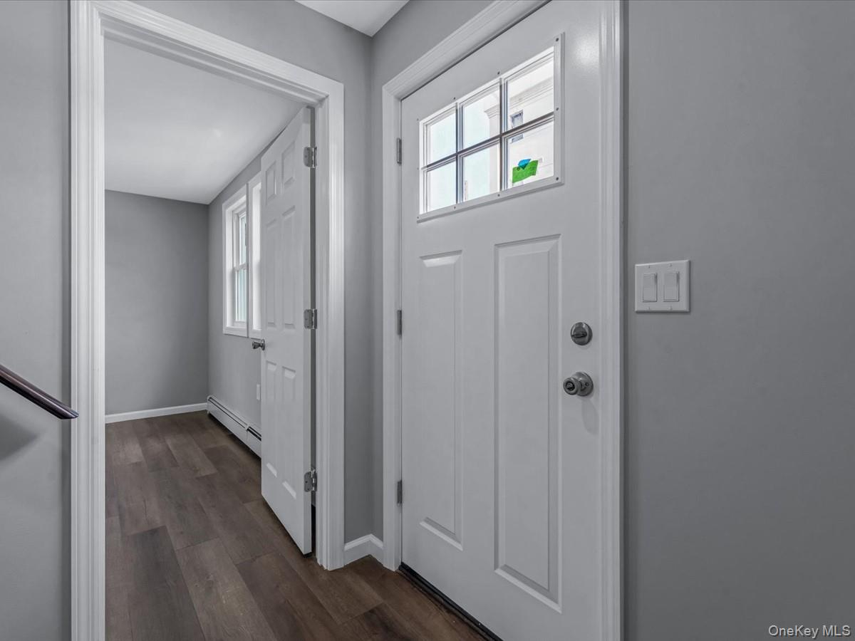 6 E Barclay Street, Hicksville, NY 11801