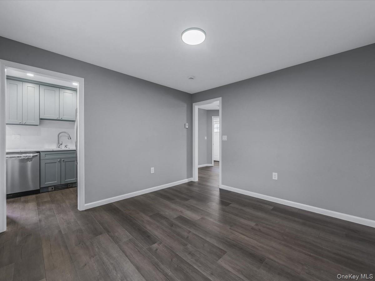 6 E Barclay Street, Hicksville, NY 11801