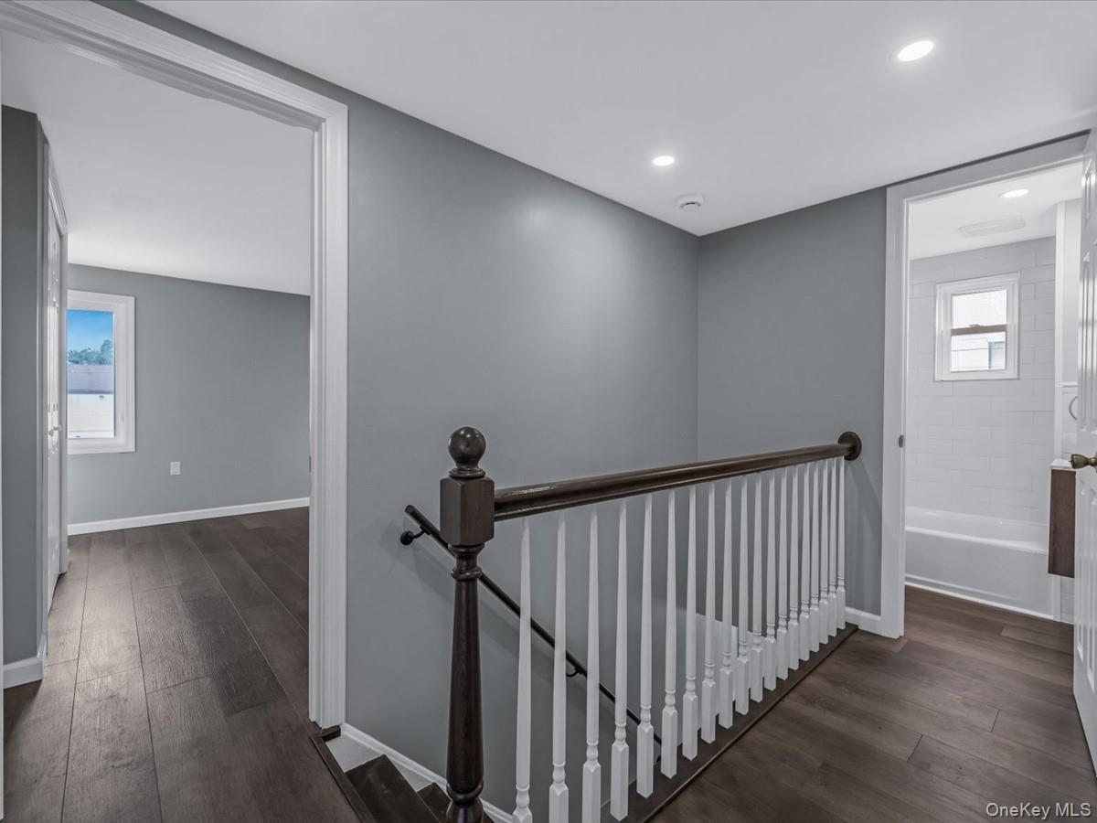 6 E Barclay Street, Hicksville, NY 11801