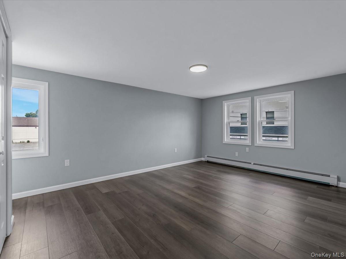 6 E Barclay Street, Hicksville, NY 11801