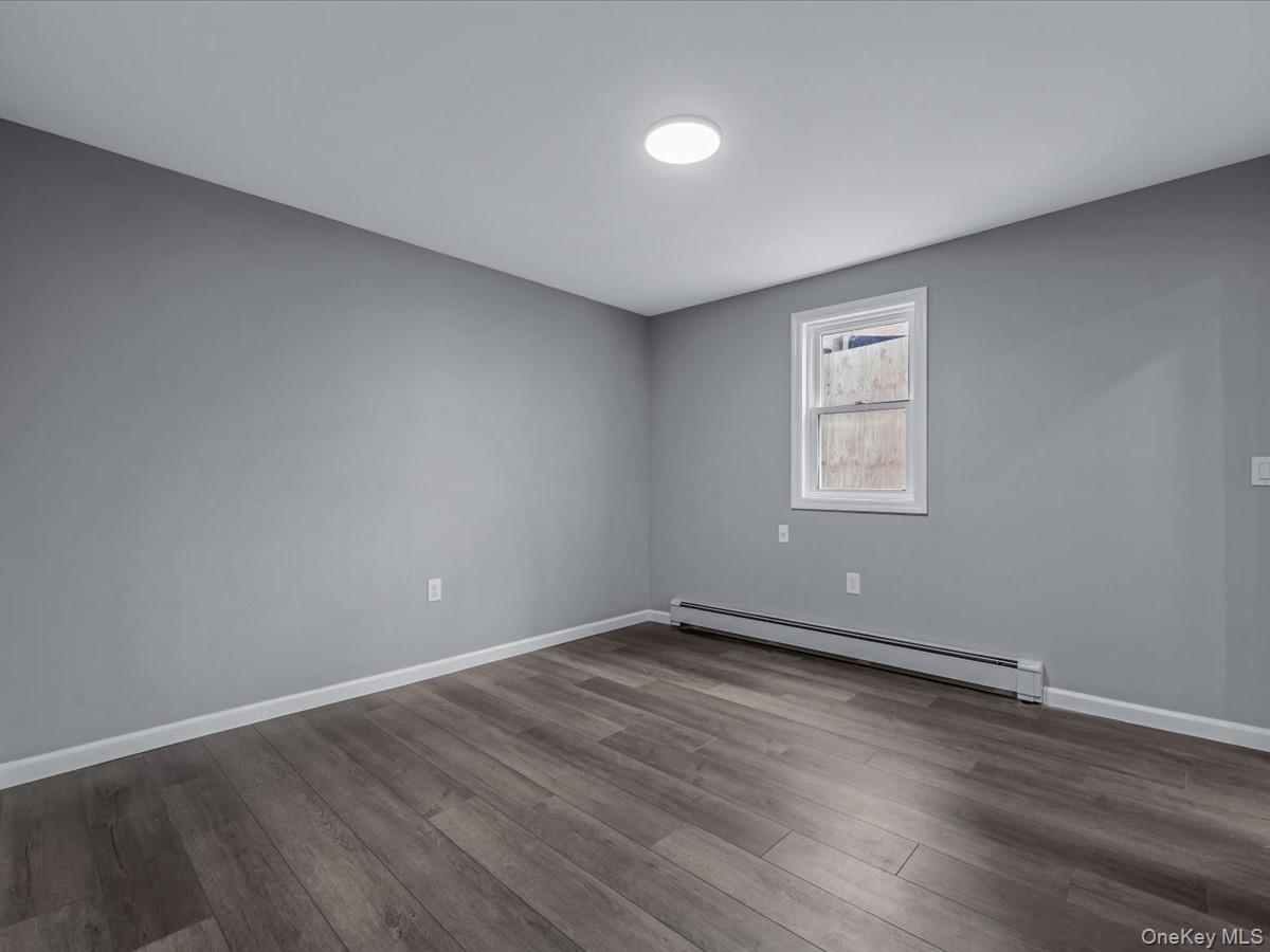 6 E Barclay Street, Hicksville, NY 11801