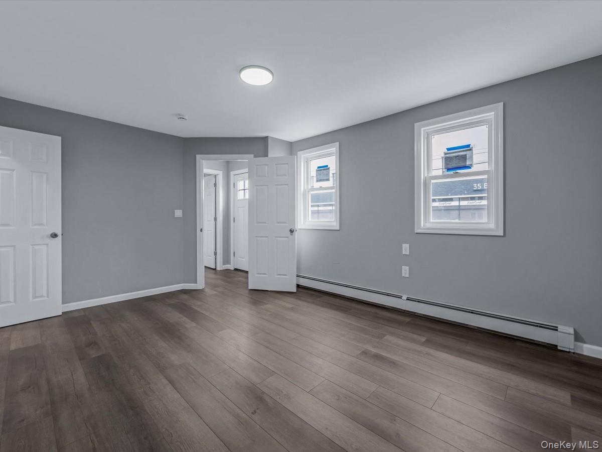 6 E Barclay Street, Hicksville, NY 11801