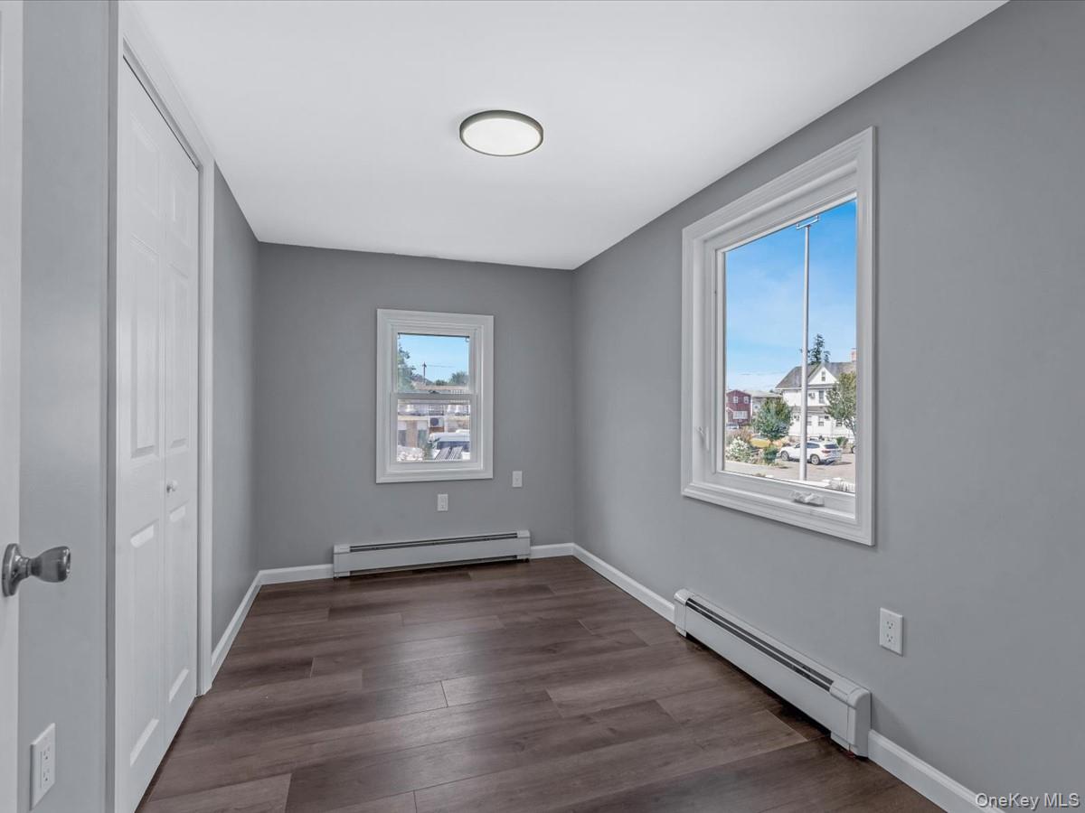 6 E Barclay Street, Hicksville, NY 11801