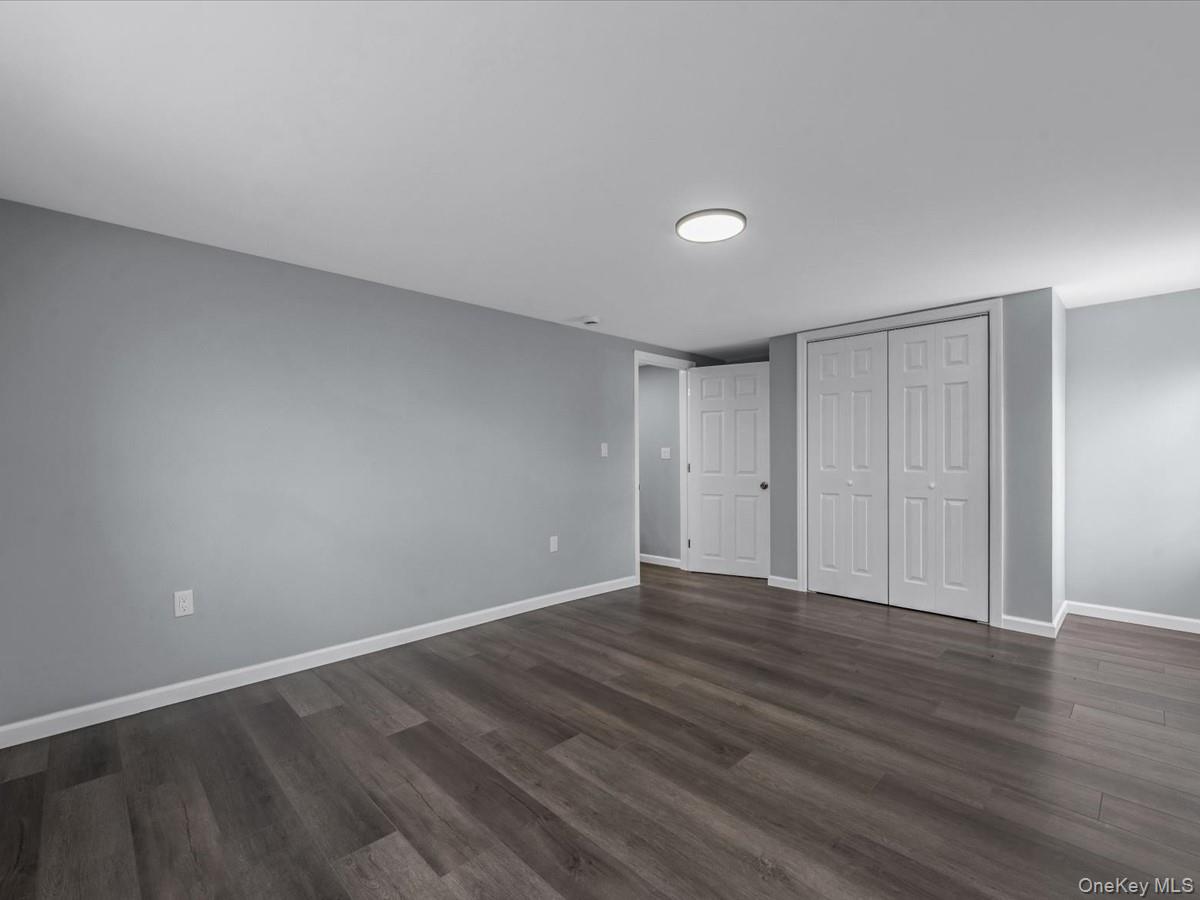 6 E Barclay Street, Hicksville, NY 11801