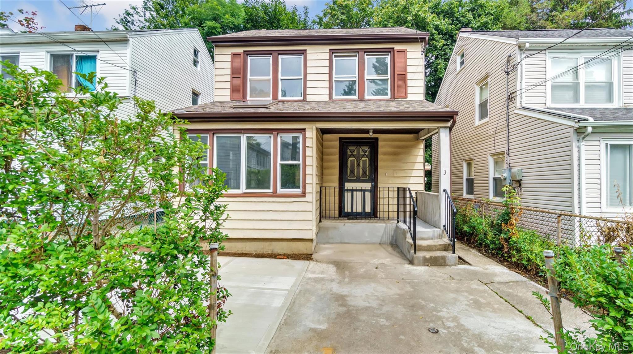 3 Walnut Place, Great Neck, NY 11021