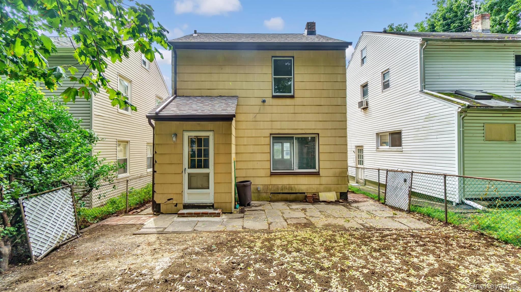 3 Walnut Place, Great Neck, NY 11021