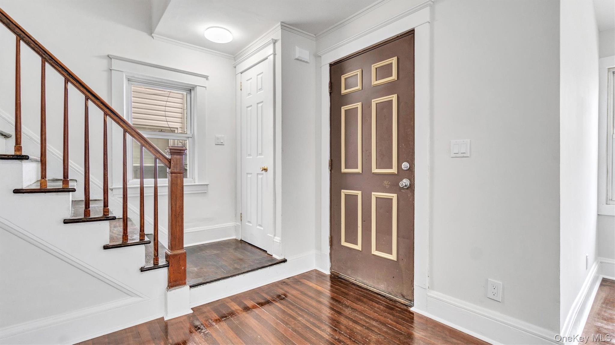 3 Walnut Place, Great Neck, NY 11021