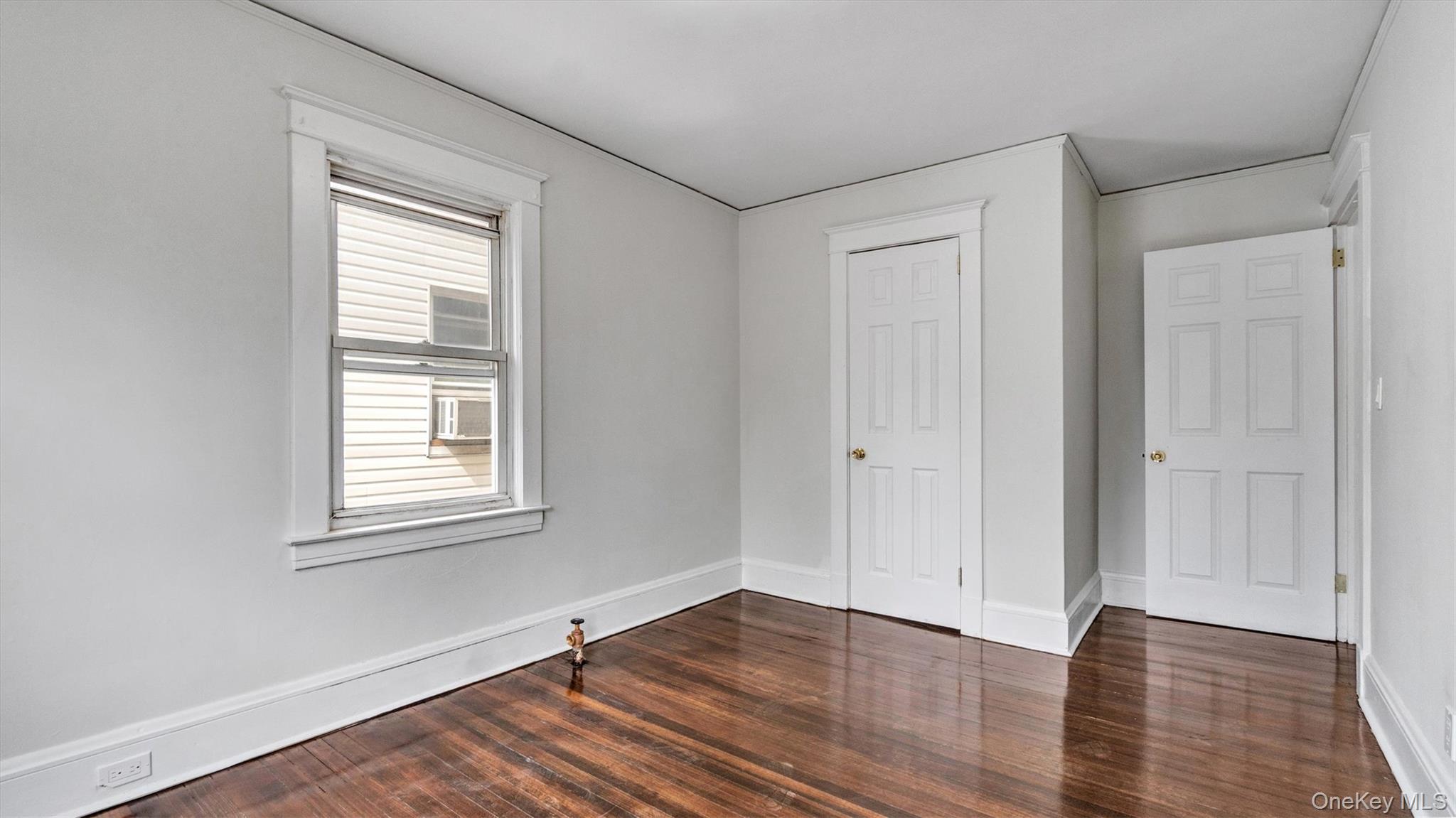 3 Walnut Place, Great Neck, NY 11021