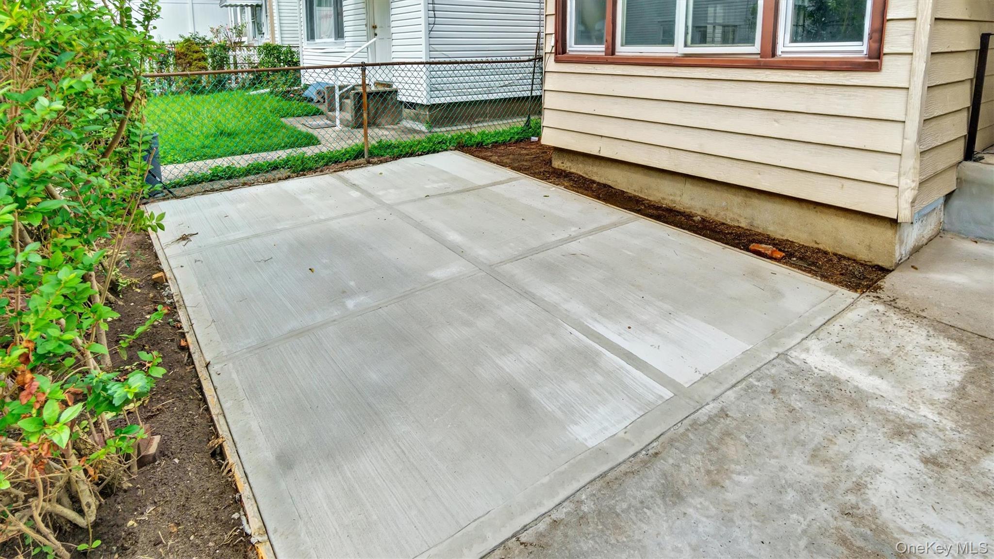 3 Walnut Place, Great Neck, NY 11021