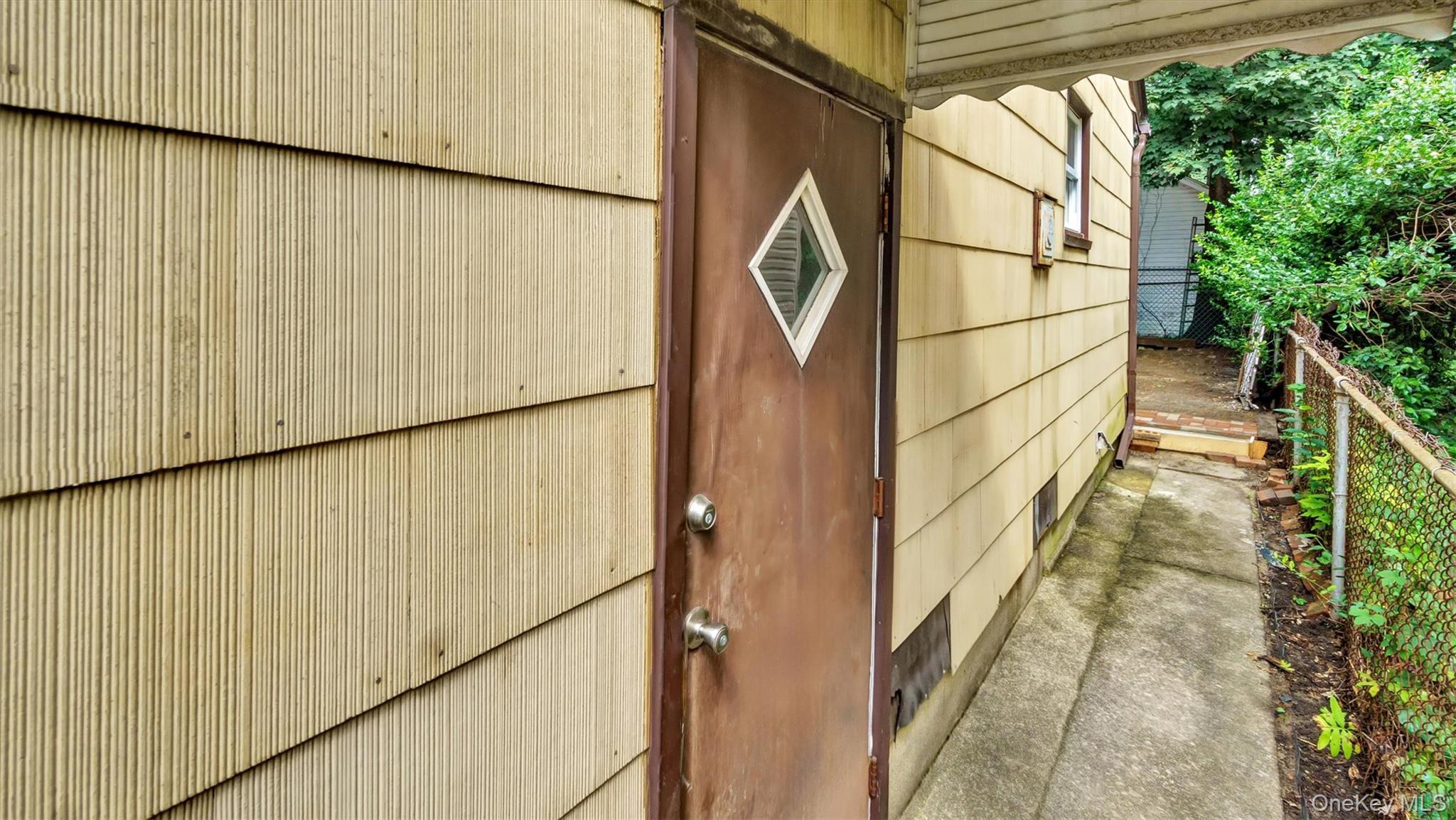 3 Walnut Place, Great Neck, NY 11021