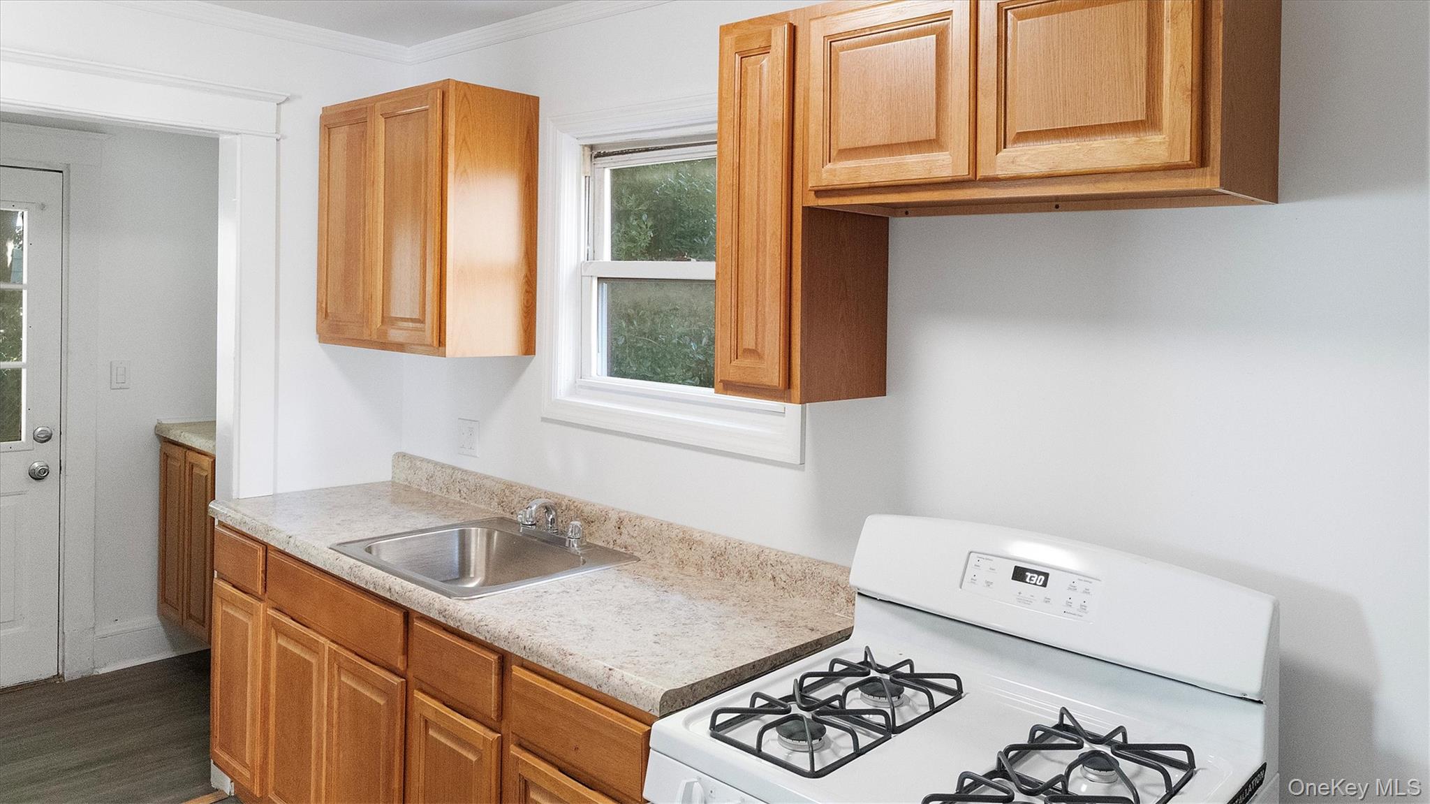 3 Walnut Place, Great Neck, NY 11021