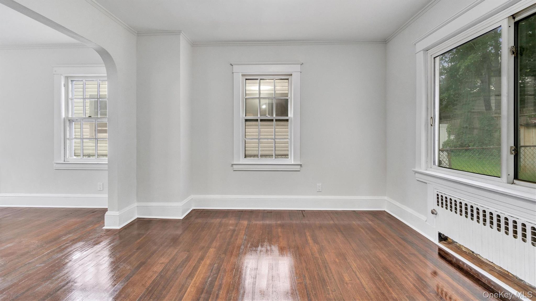 3 Walnut Place, Great Neck, NY 11021