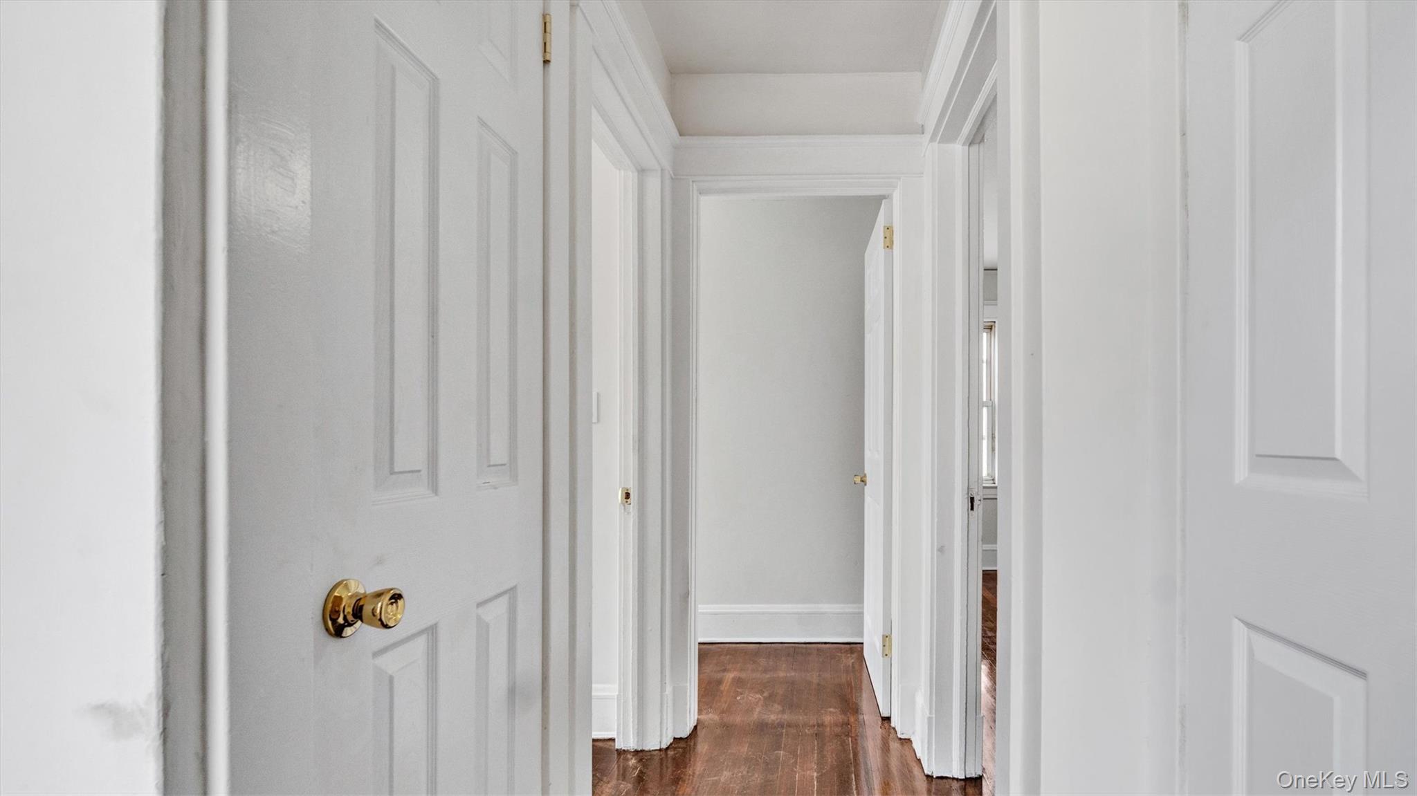 3 Walnut Place, Great Neck, NY 11021