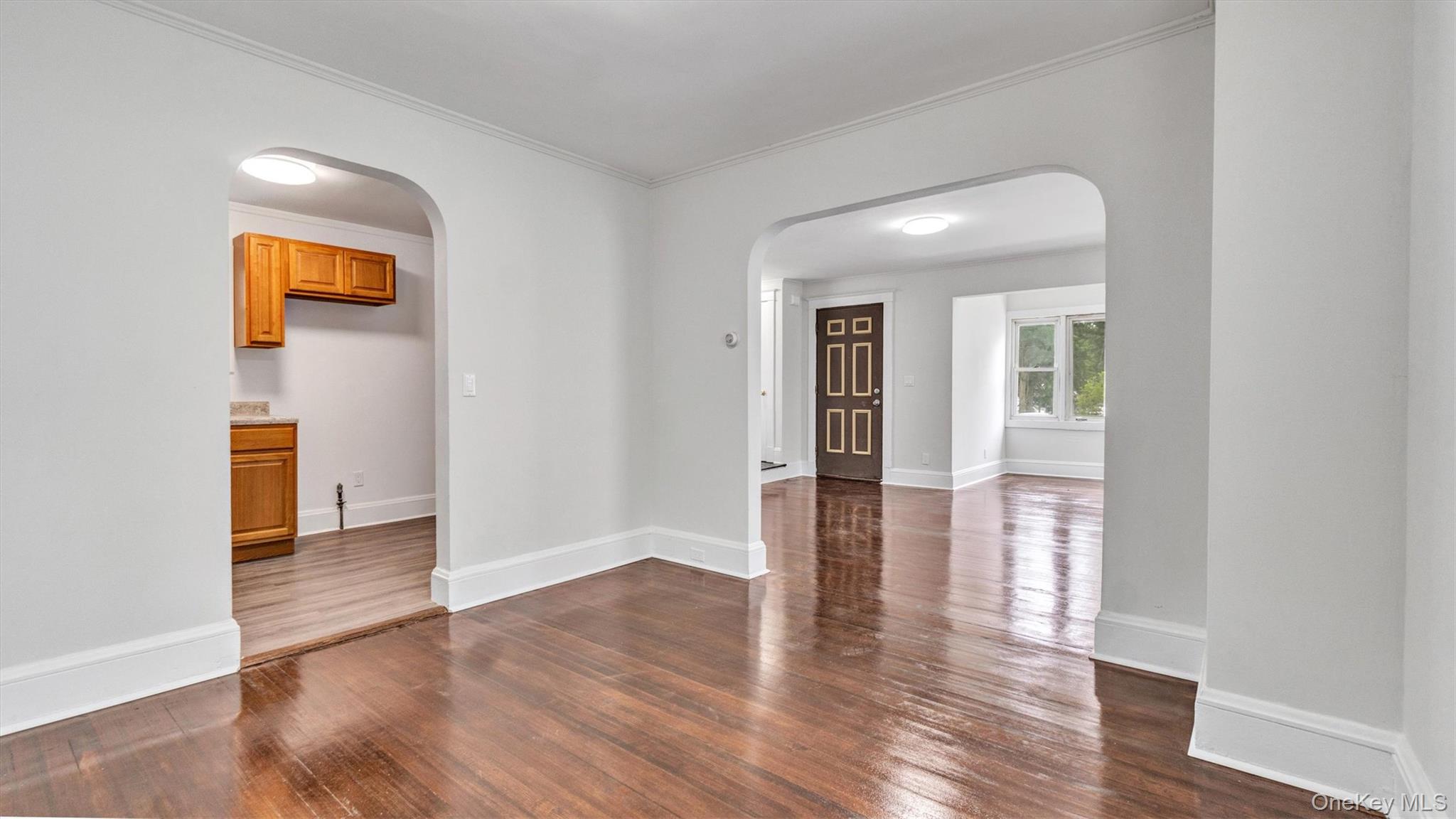 3 Walnut Place, Great Neck, NY 11021